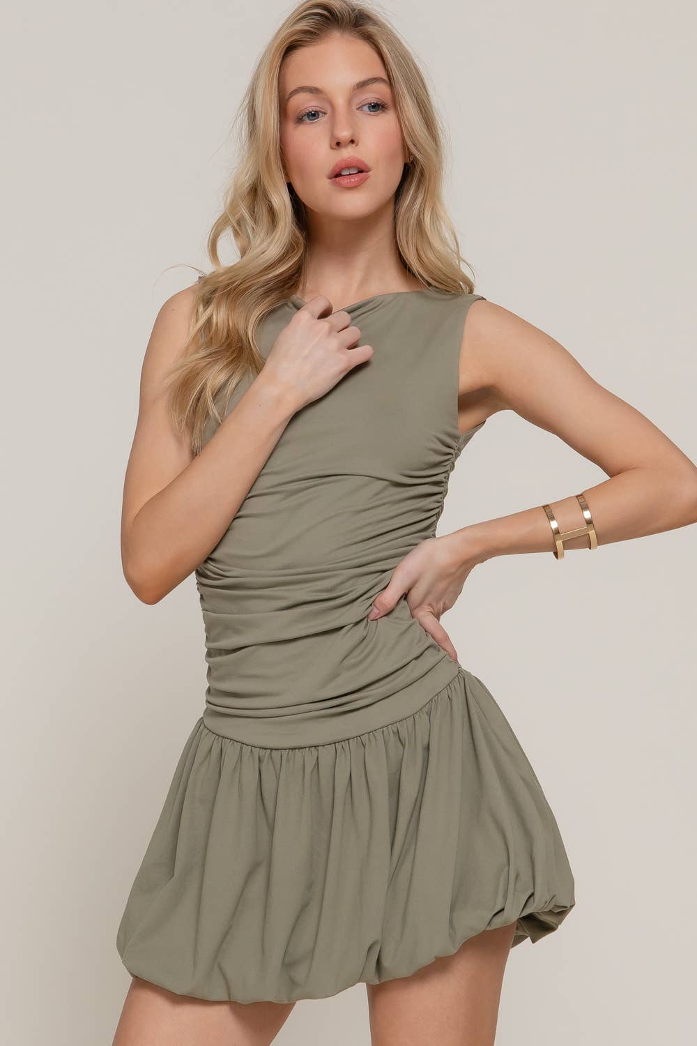 SLEEVELESS BOAT NECK MINI DRESS