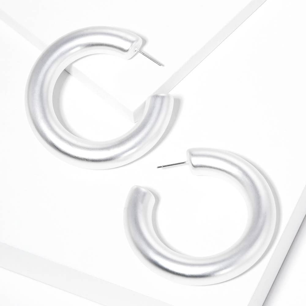 Thick Hoop Earrings
: Matte Gold