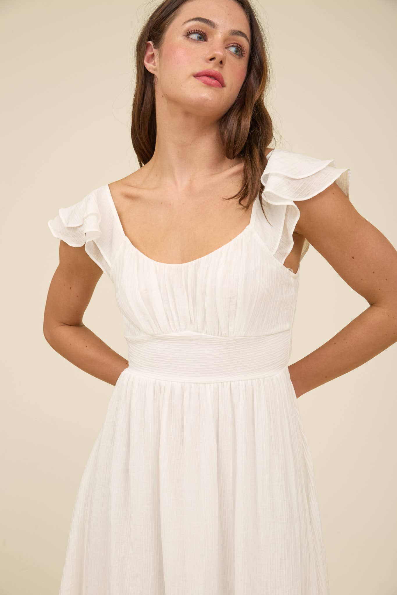 RUFFLE SLEEVE BACK TIE SOLID MINI DRESS: WHITE