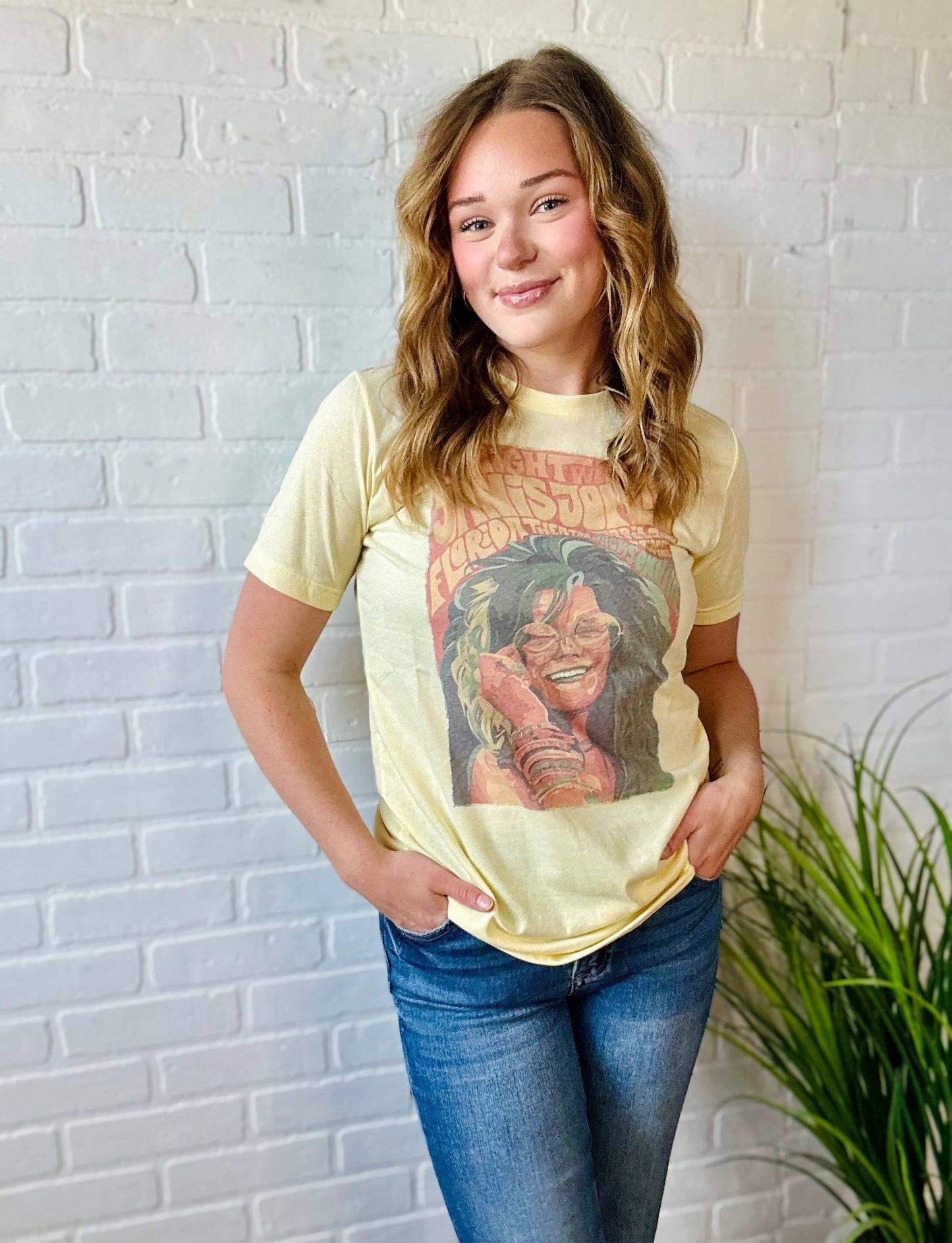 Janis Retro Graphic Tee: Yellow