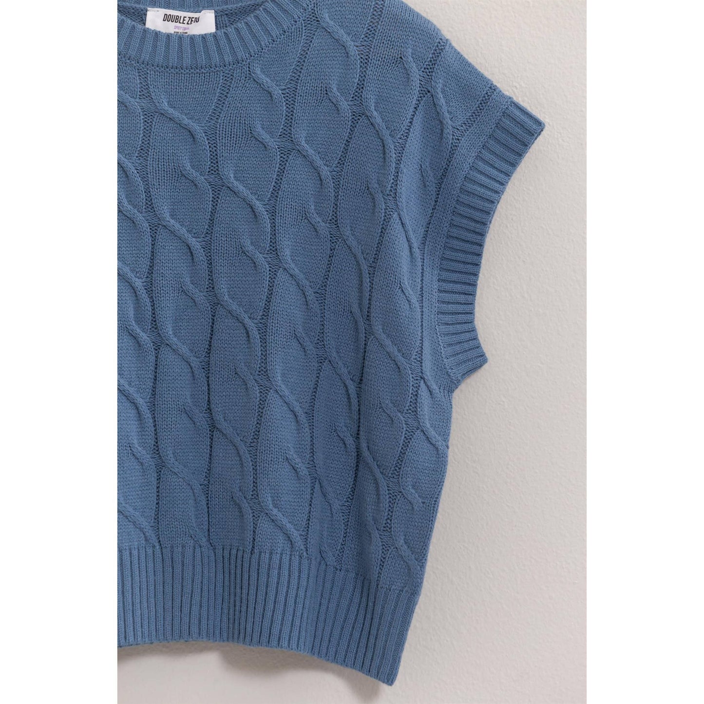 OVERSIZED CABLE KNIT SWEATER VEST