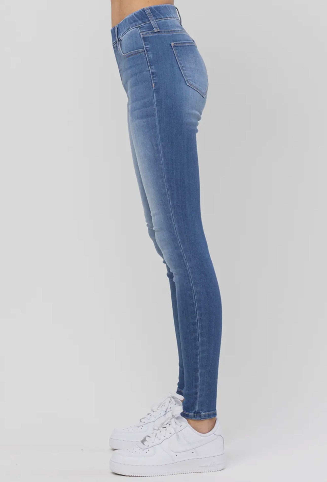 Jelly Jeans Mid Rise Pull On Skinny