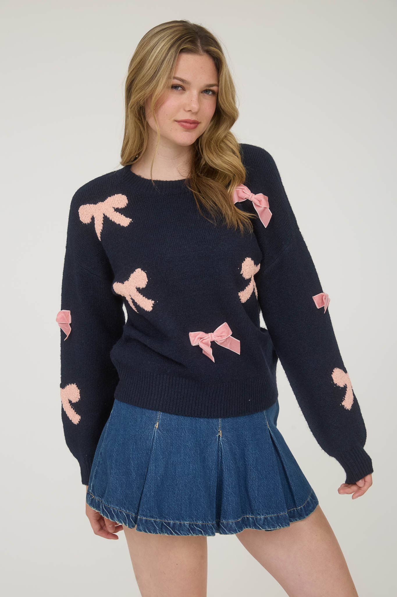 VERY DEMURE BOW PATTERN SWEATER: NAVY
