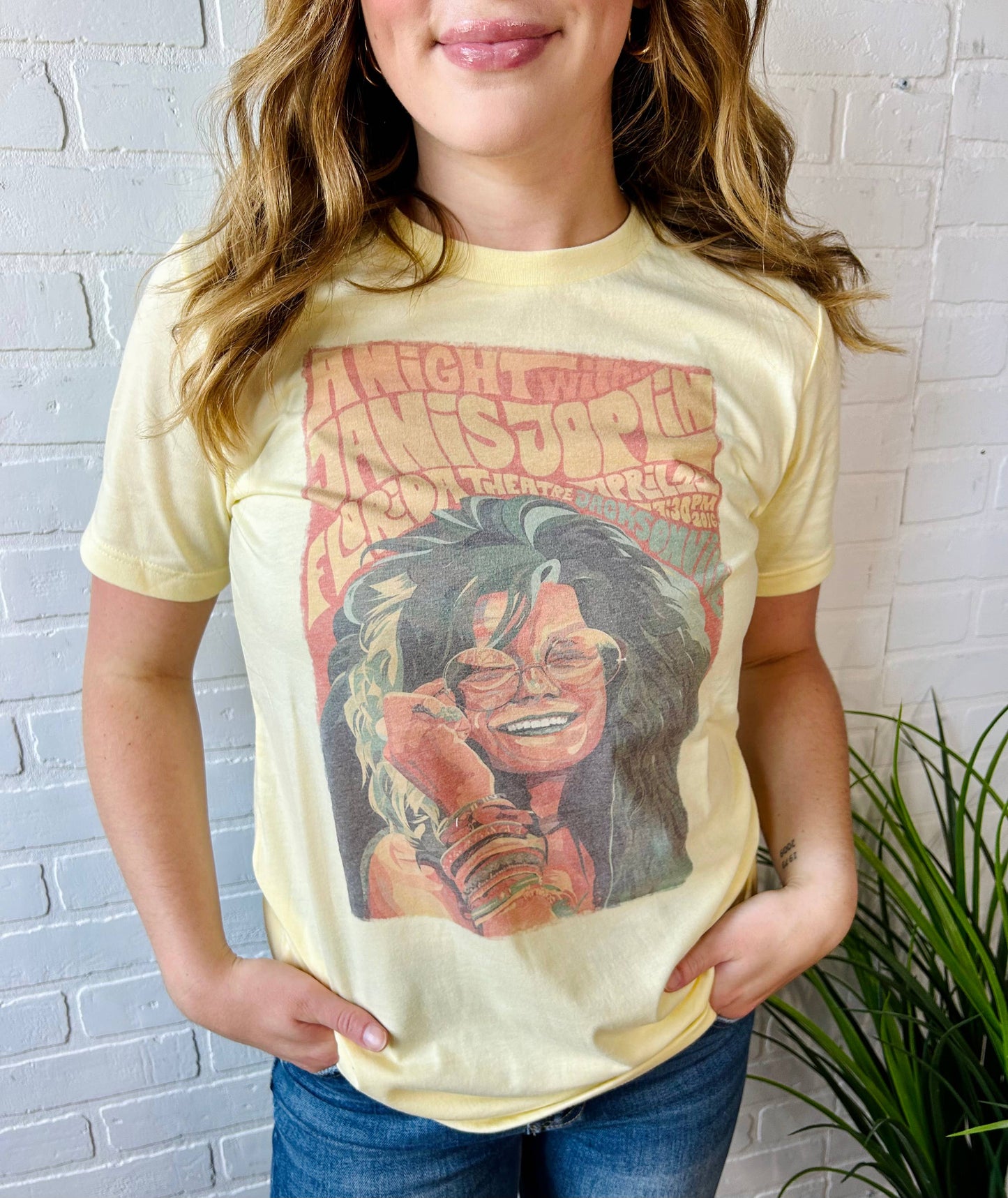 Janis Retro Graphic Tee: Yellow