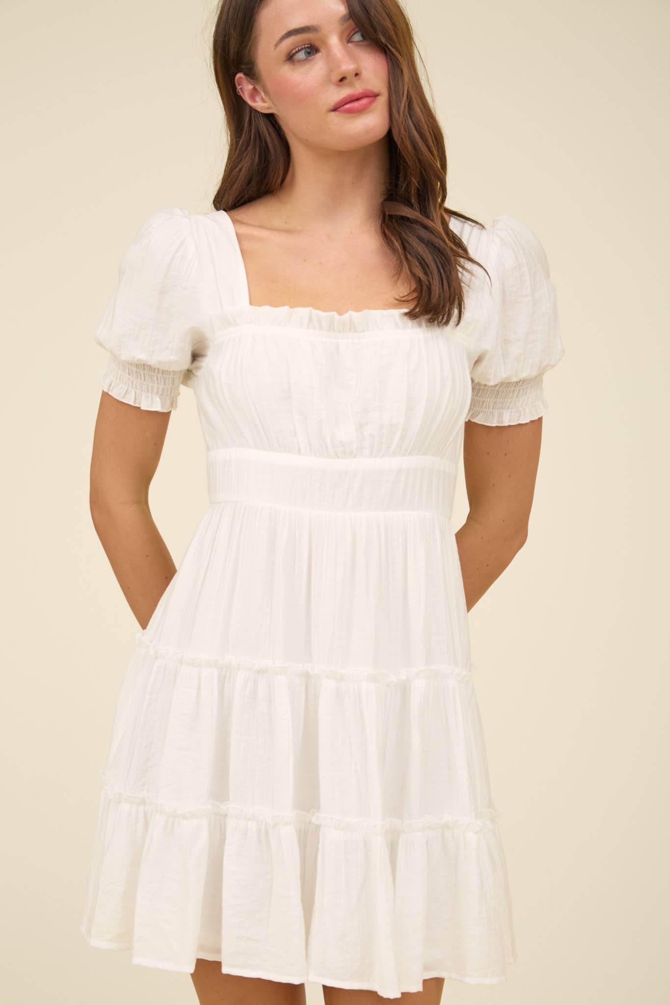 SQUARE NECK SMOCKED DETAIL TIERED MINI DRESS: WHITE