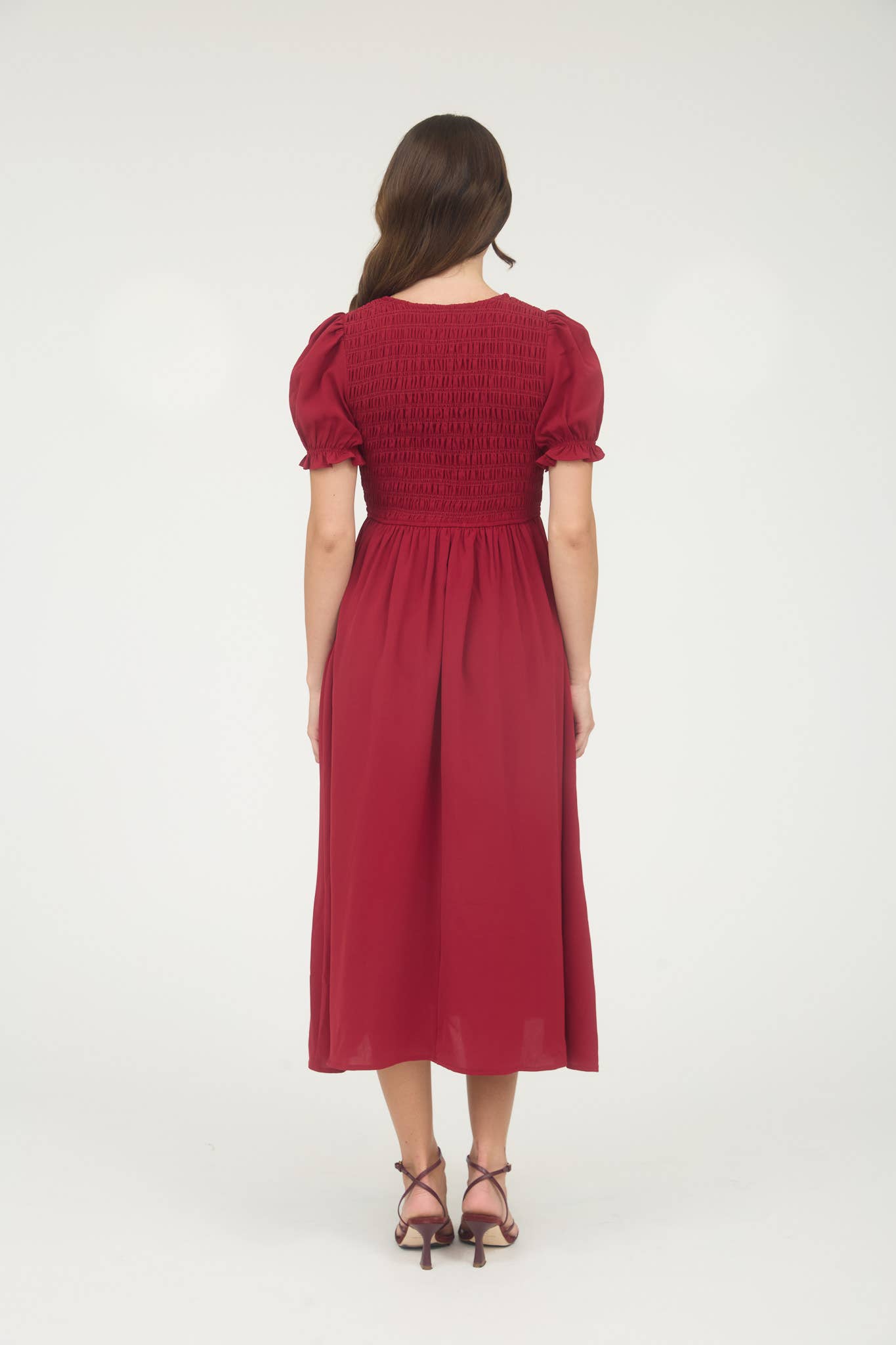 V NECK FRONT TIE SMOCKED PUFF SLEEVE MIDI DRESS: DEEP RED