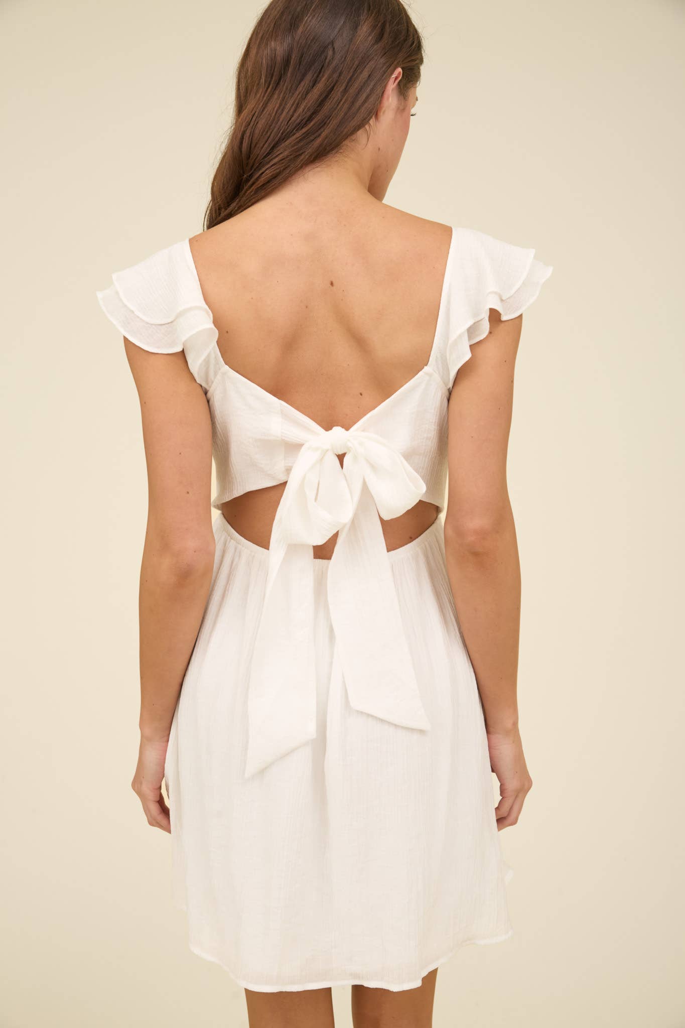 RUFFLE SLEEVE BACK TIE SOLID MINI DRESS: WHITE