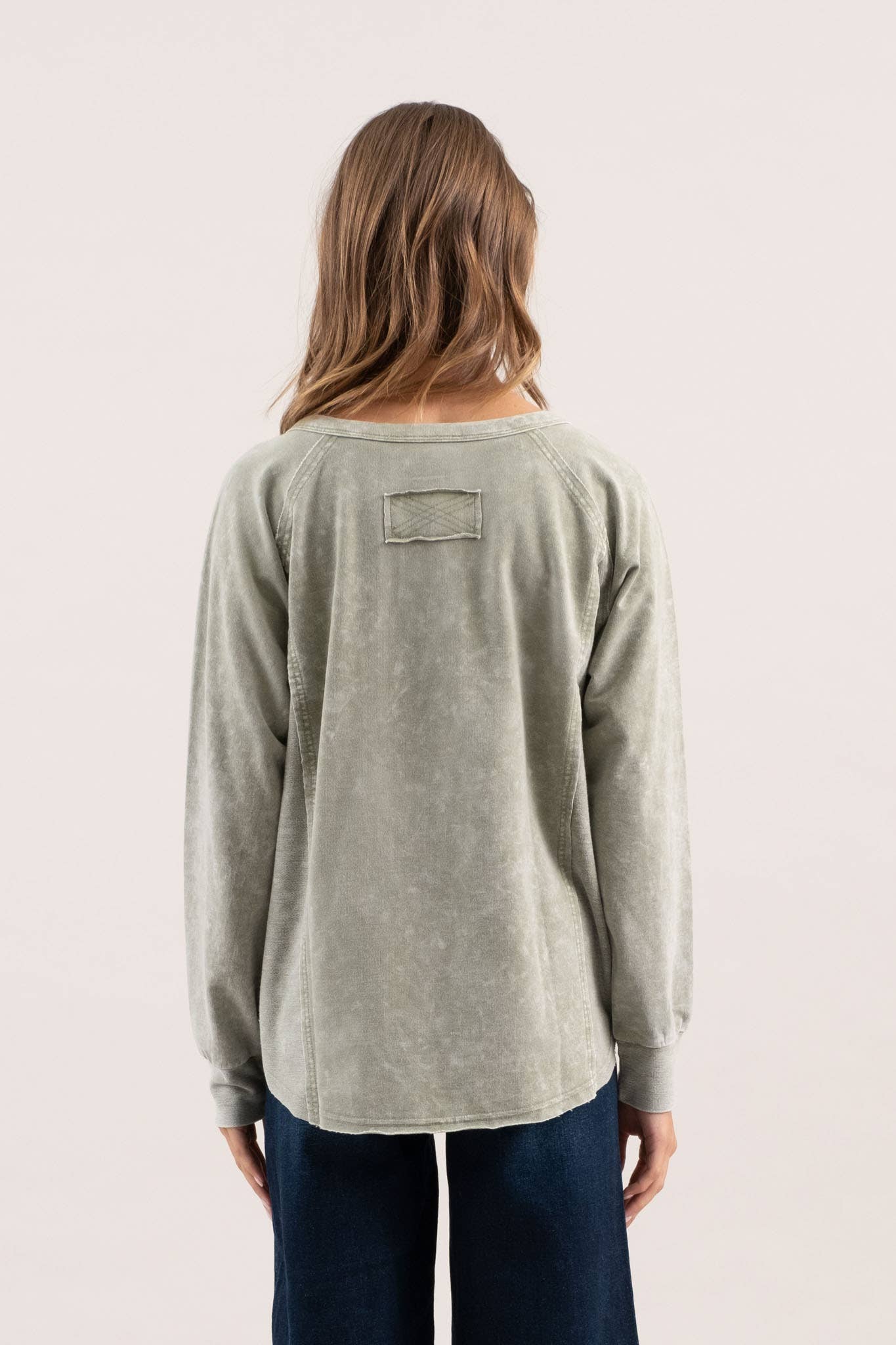 WASHED HENLEY RAGLAN LONG SLEEVE KNIT TOP