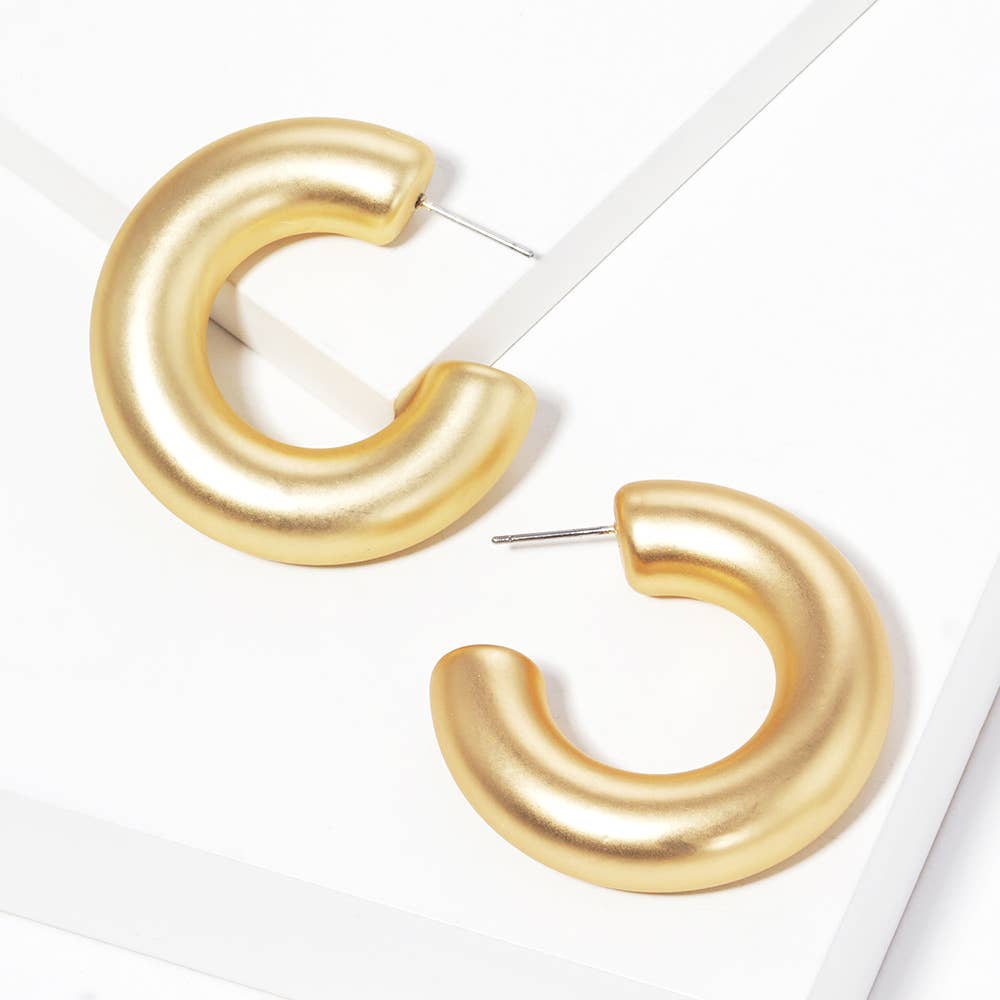 Thick Hoop Earrings
: Matte Gold