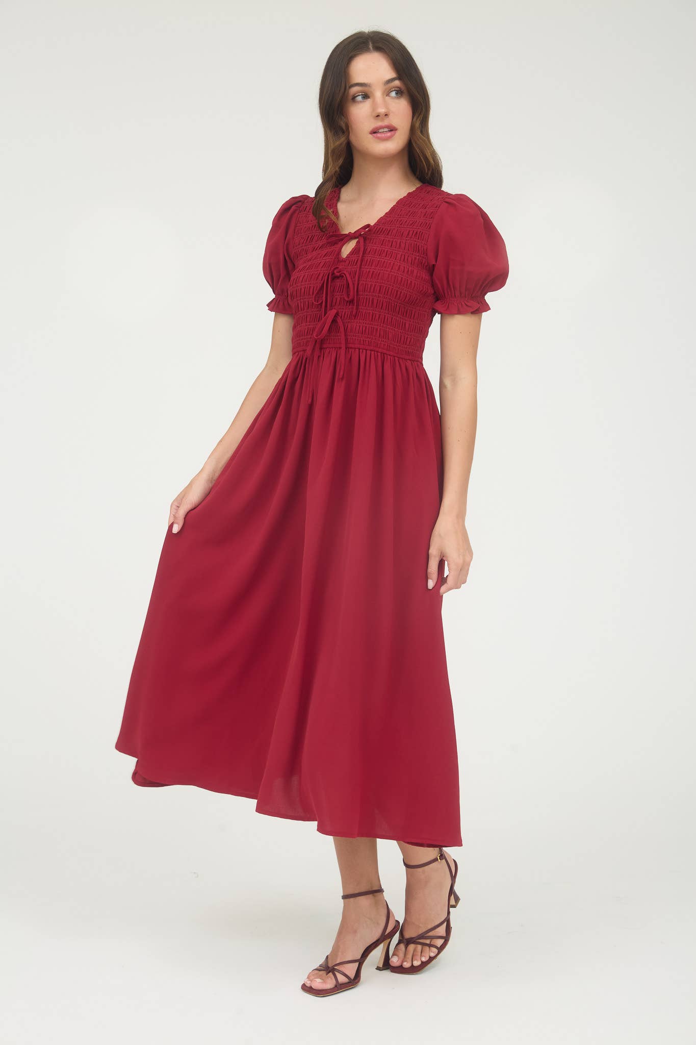 V NECK FRONT TIE SMOCKED PUFF SLEEVE MIDI DRESS: DEEP RED