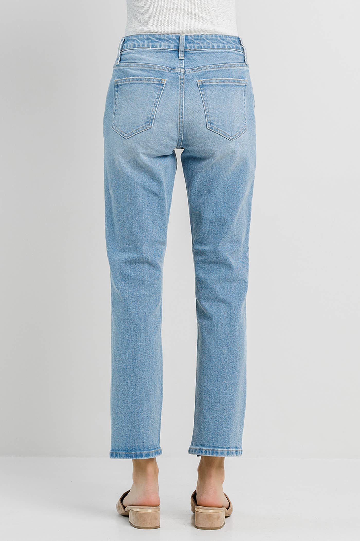 Jelly Jeans Straight with Grinded Hem: Light Denim