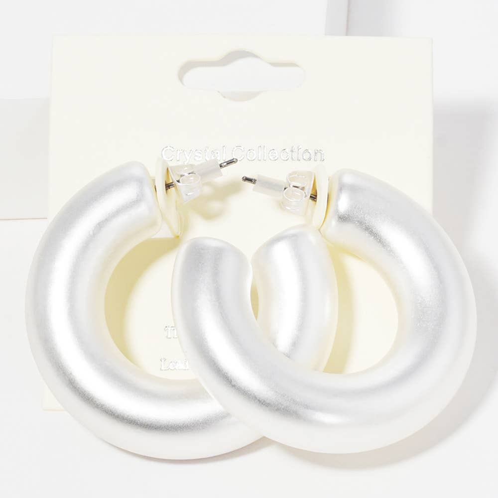Thick Hoop Earrings
: Matte Gold