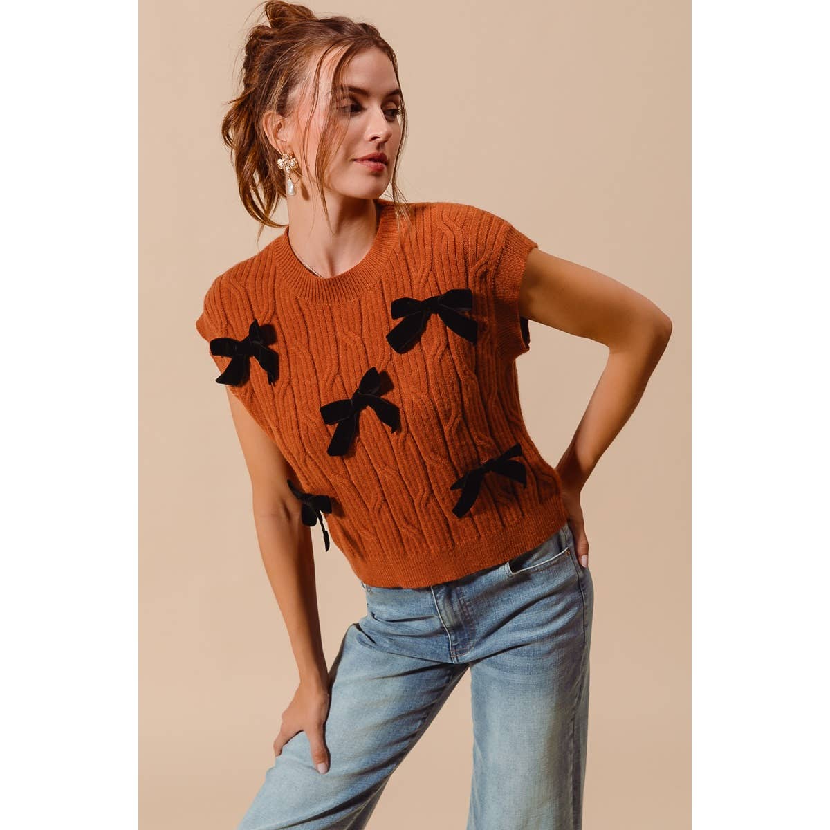 CABLE KNIT SWEATER VEST TOP: RUST