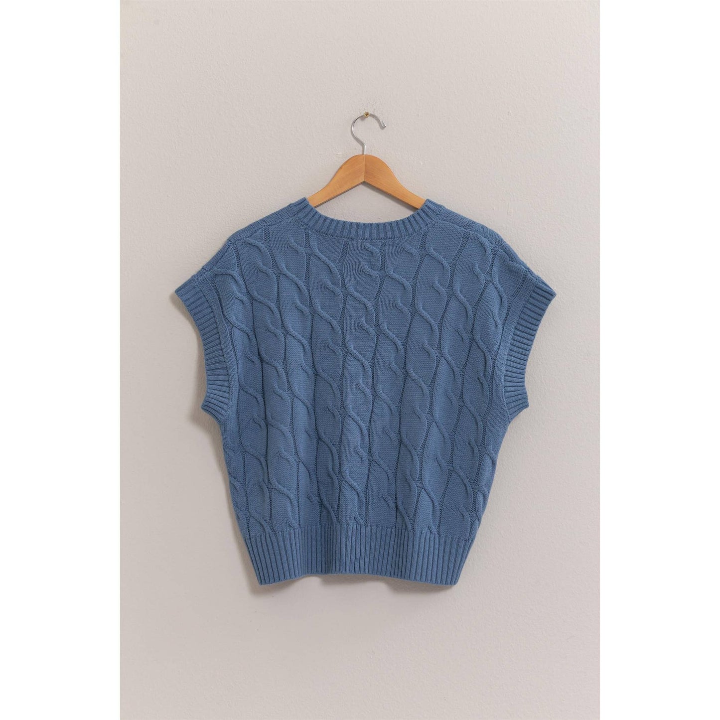 OVERSIZED CABLE KNIT SWEATER VEST