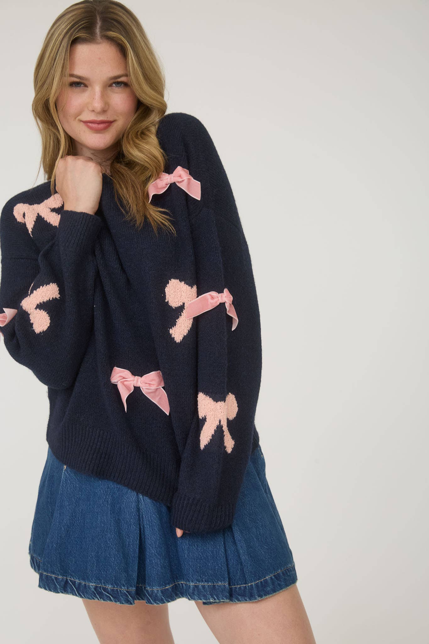 VERY DEMURE BOW PATTERN SWEATER: NAVY