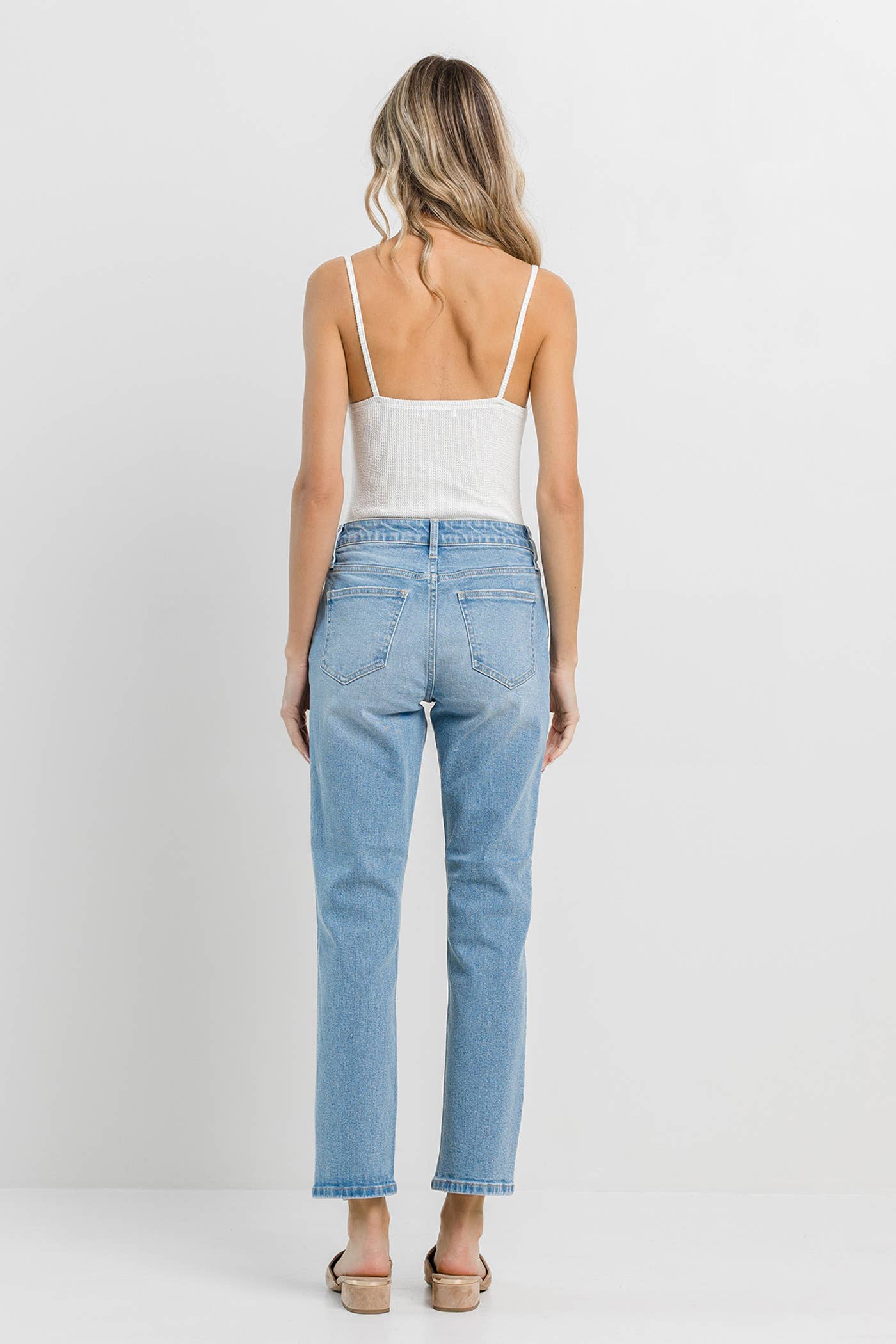 Jelly Jeans Straight with Grinded Hem: Light Denim
