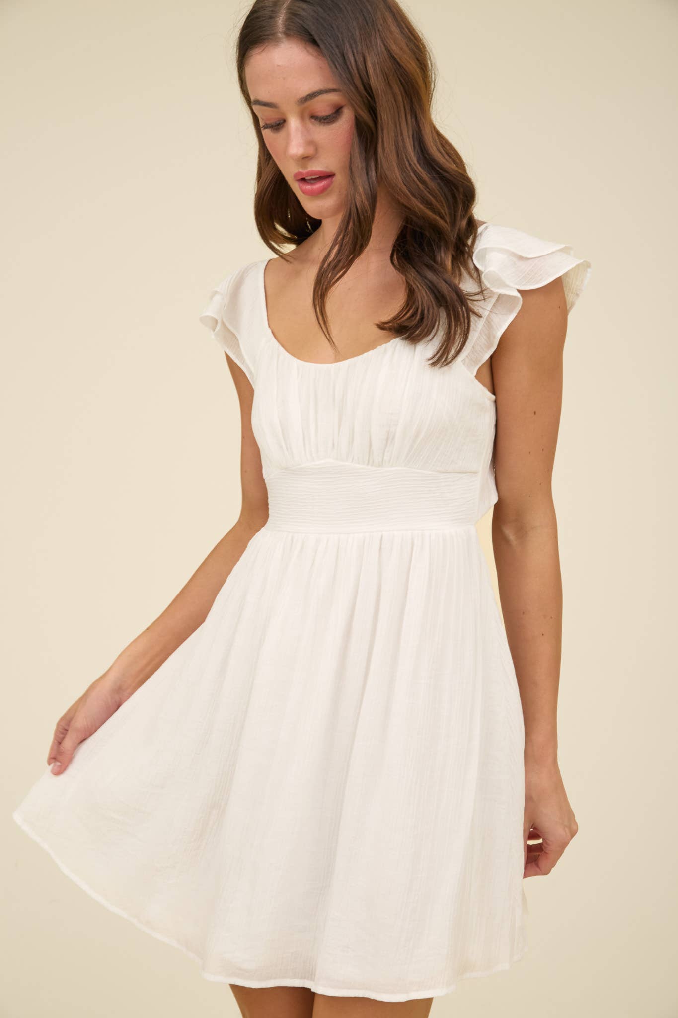 RUFFLE SLEEVE BACK TIE SOLID MINI DRESS: WHITE