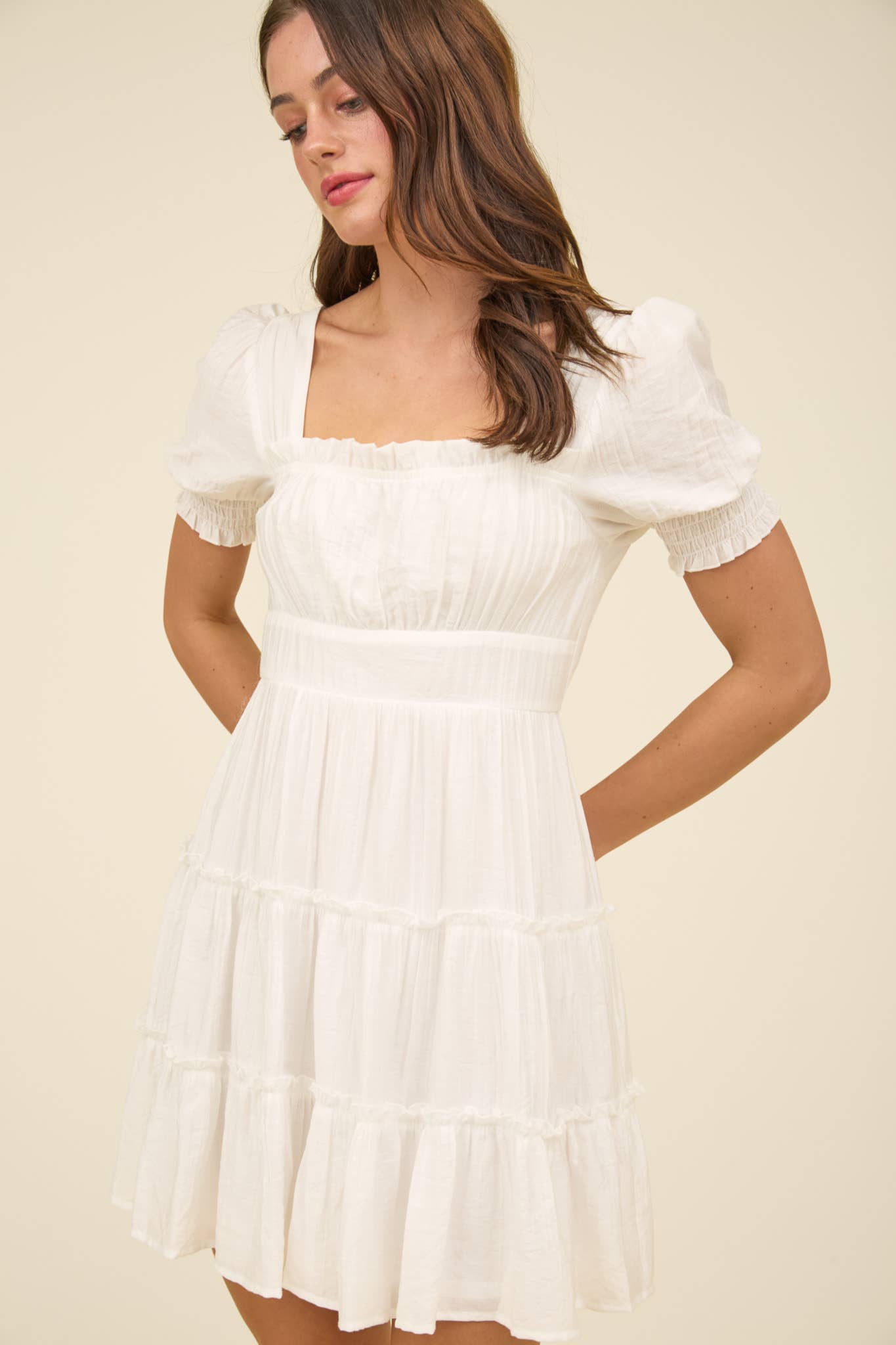 SQUARE NECK SMOCKED DETAIL TIERED MINI DRESS: WHITE