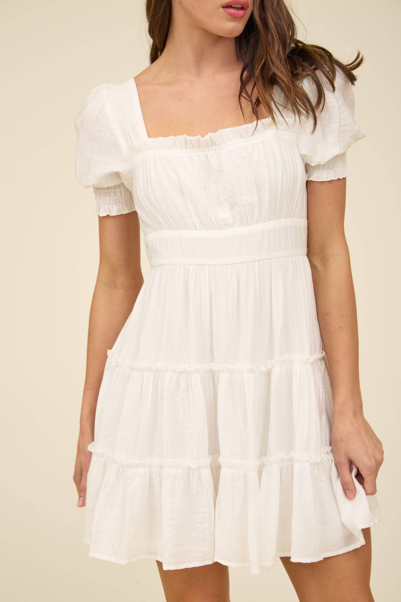 SQUARE NECK SMOCKED DETAIL TIERED MINI DRESS: WHITE