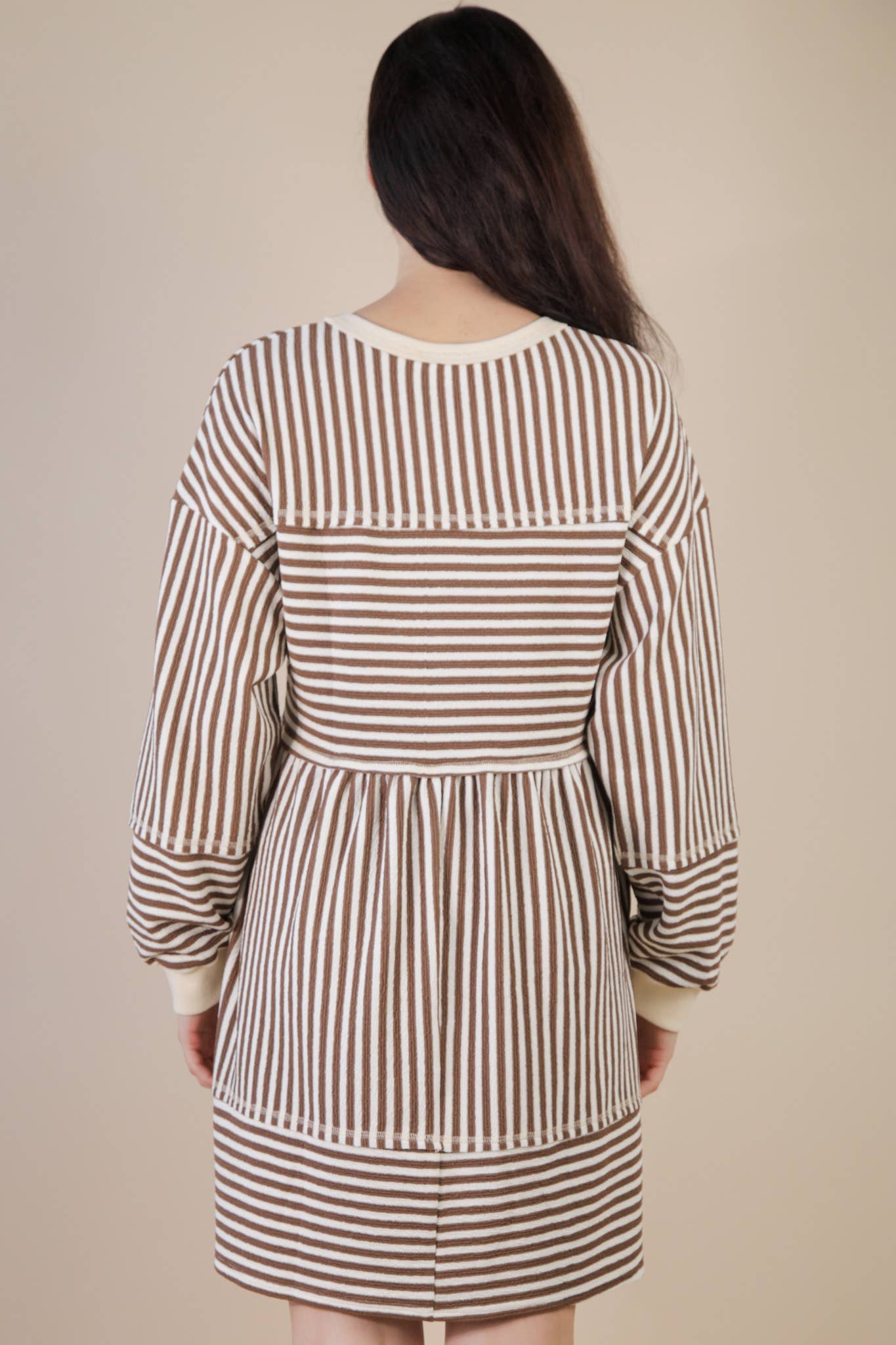 Oversized Striped Casual Knit Mini Dress: MOCHA STRIPE