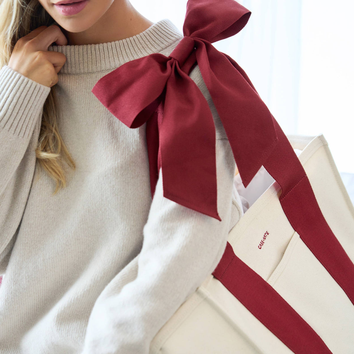 Case-Mate Canvas Tote: Cranberry Bow
