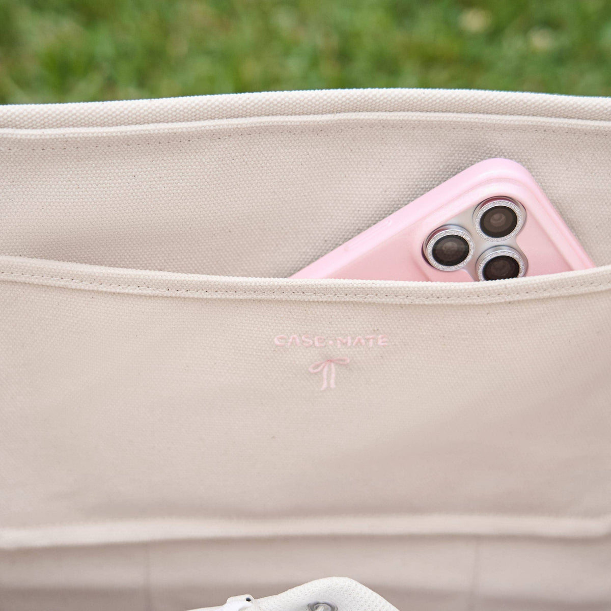 Case-Mate Canvas Tote: Cranberry Bow