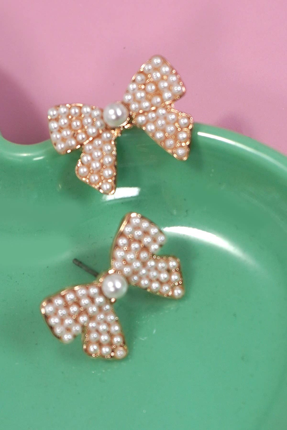 CLASSIC CHIC PEARL BOW STUD EARRING