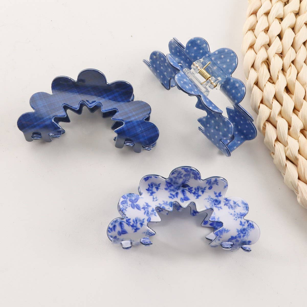 SIMPLE WAVE HAIR CLAW CLIP BLUE FLORAL ASSORTED