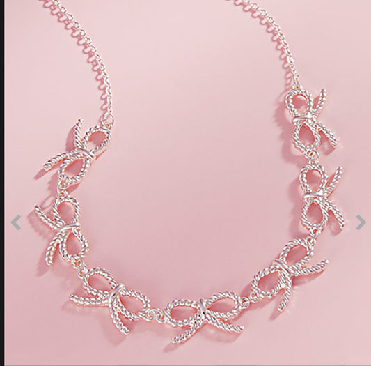 Textured Metal Wire Bow Link Necklace