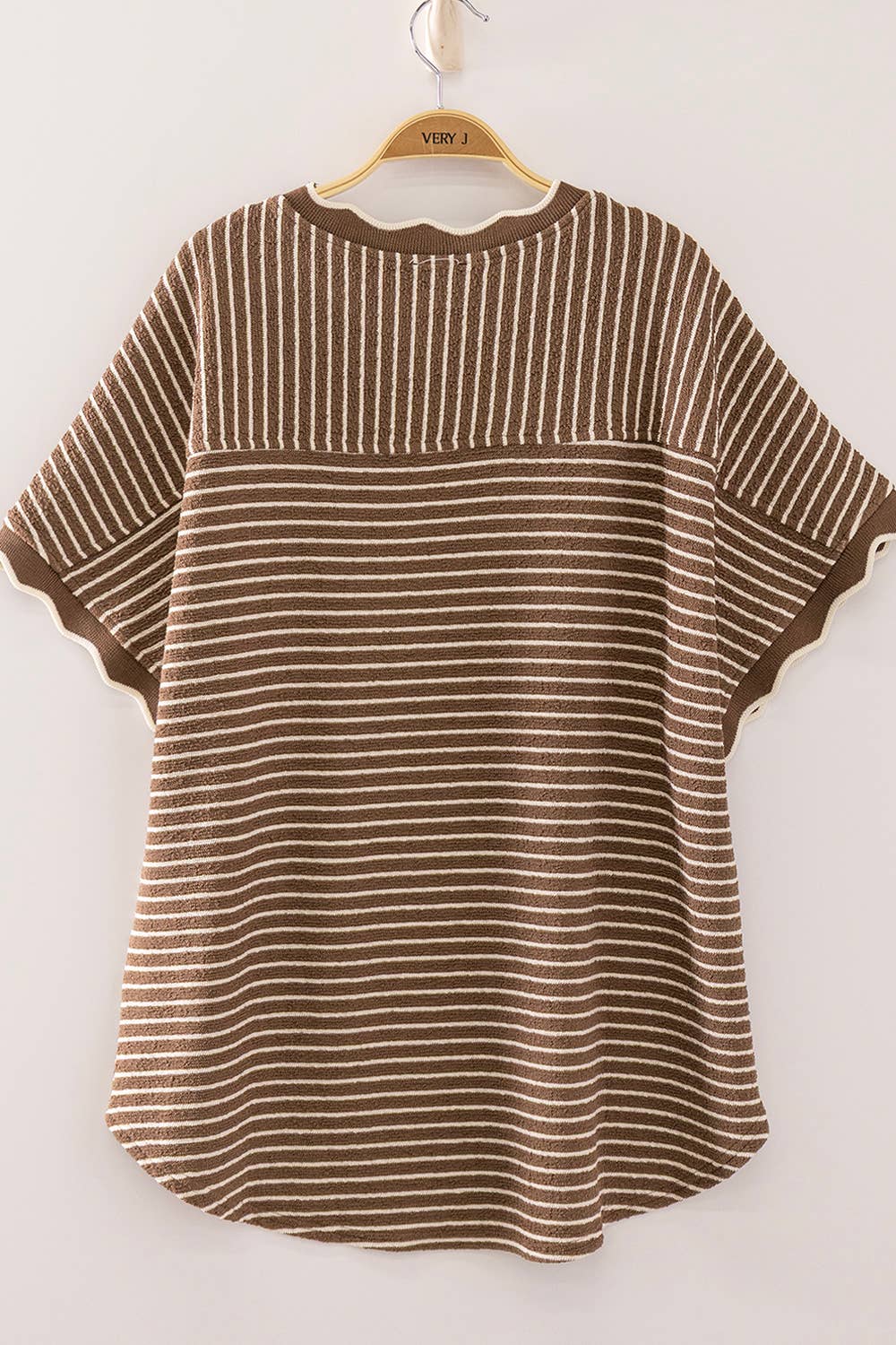 NT12700-Scallop Trim Stripe Knit Top: WHITE STRIPE / S-M-L/2-2-2