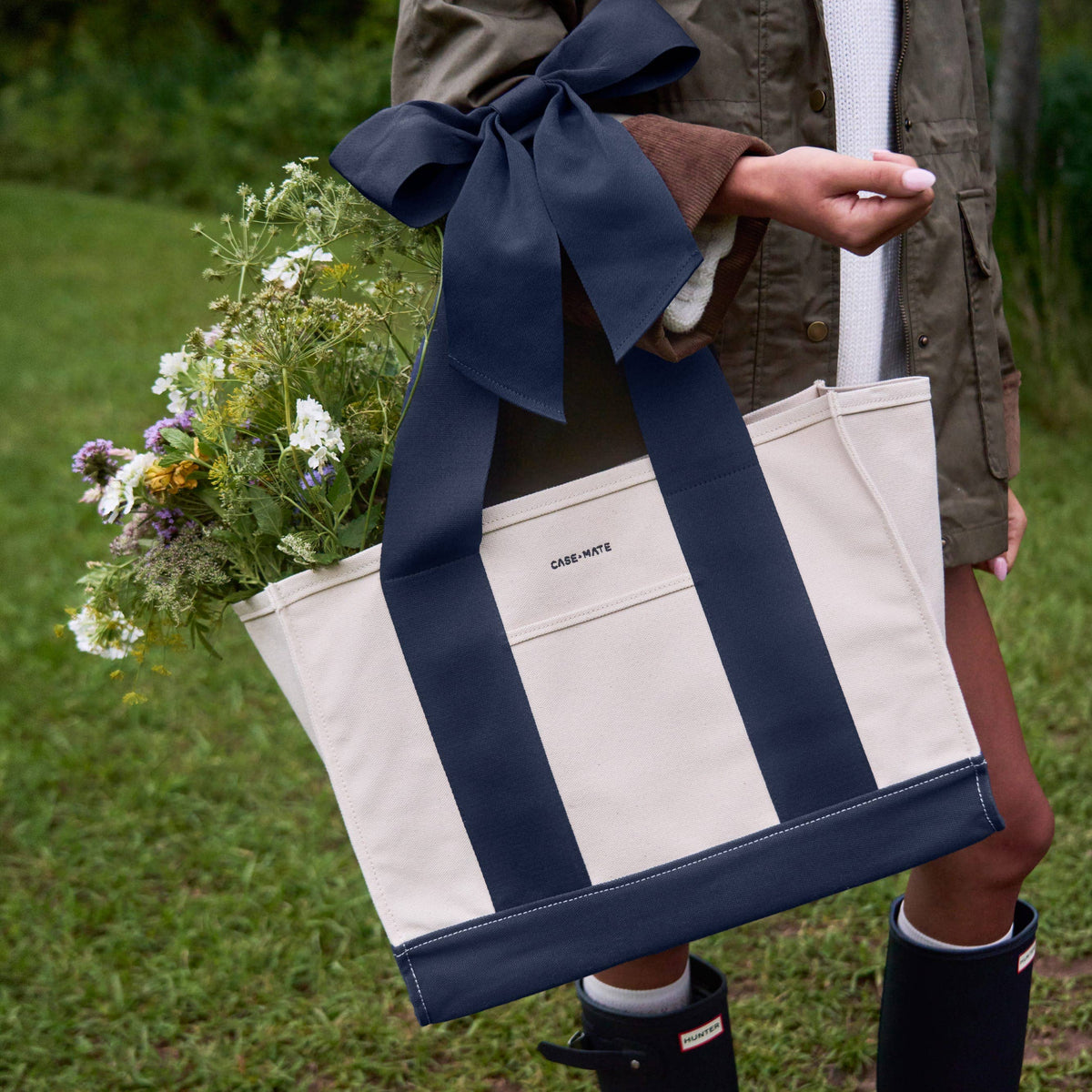 Case-Mate Canvas Tote: Cranberry Bow