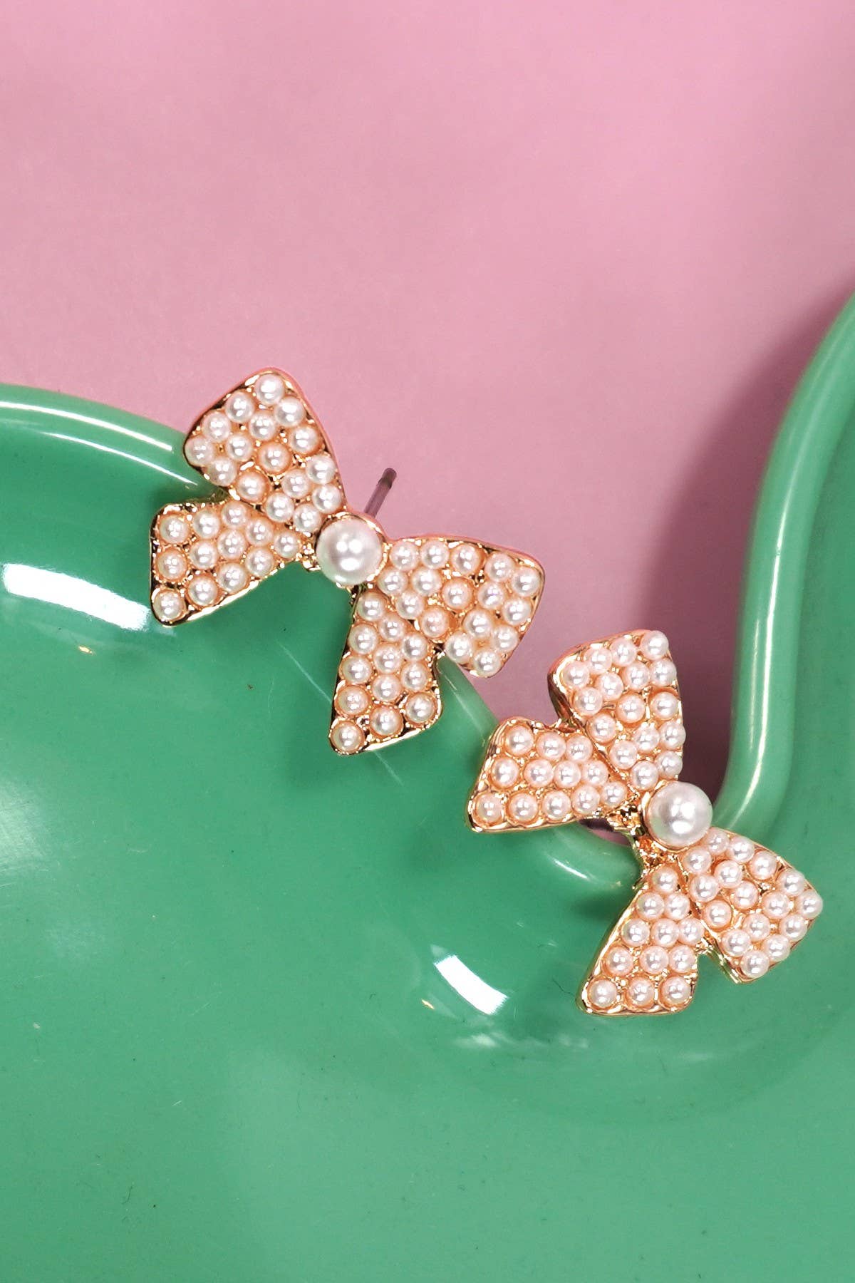 CLASSIC CHIC PEARL BOW STUD EARRING
