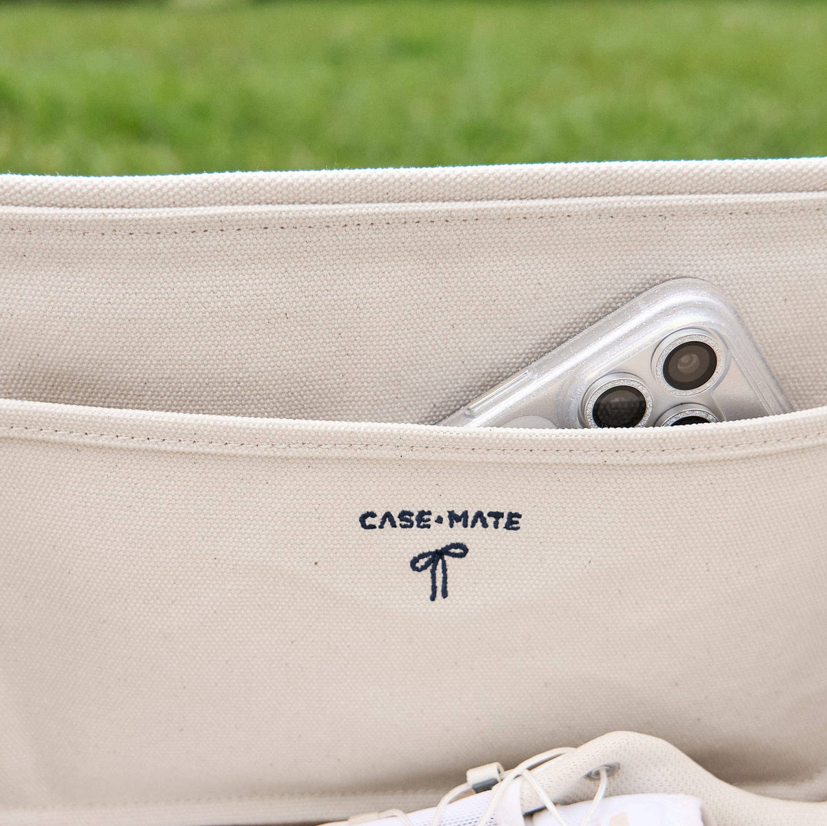 Case-Mate Canvas Tote: Cranberry Bow