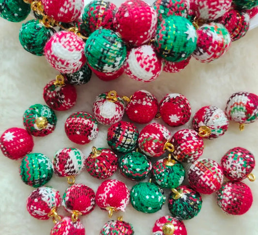 Christmas CB Knit Ball Assorted Charm