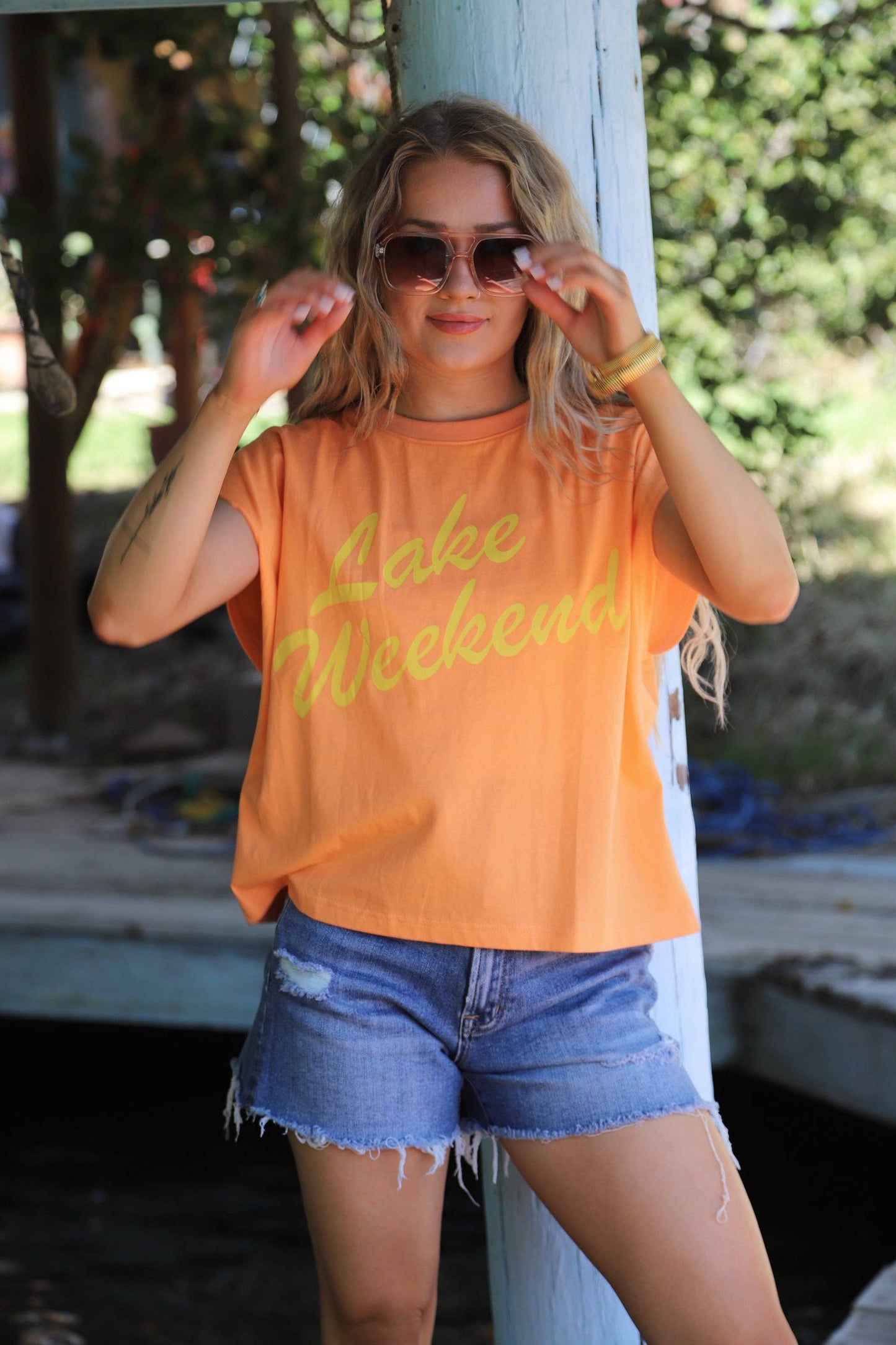 LAKE WEEKEND GRAPHIC TEE