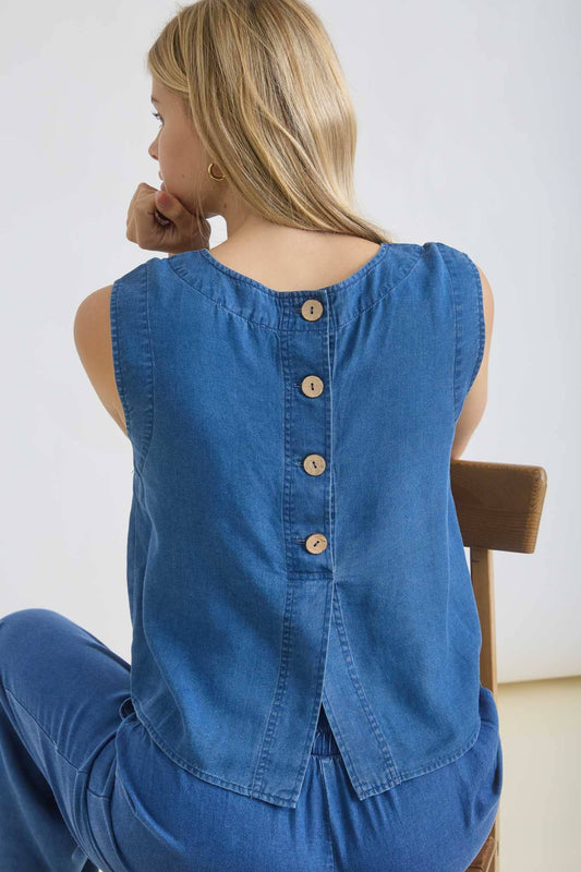 CHAMBRAY BACK HALF BUTTON DETAIL CROP TOP: CHAMBRAY