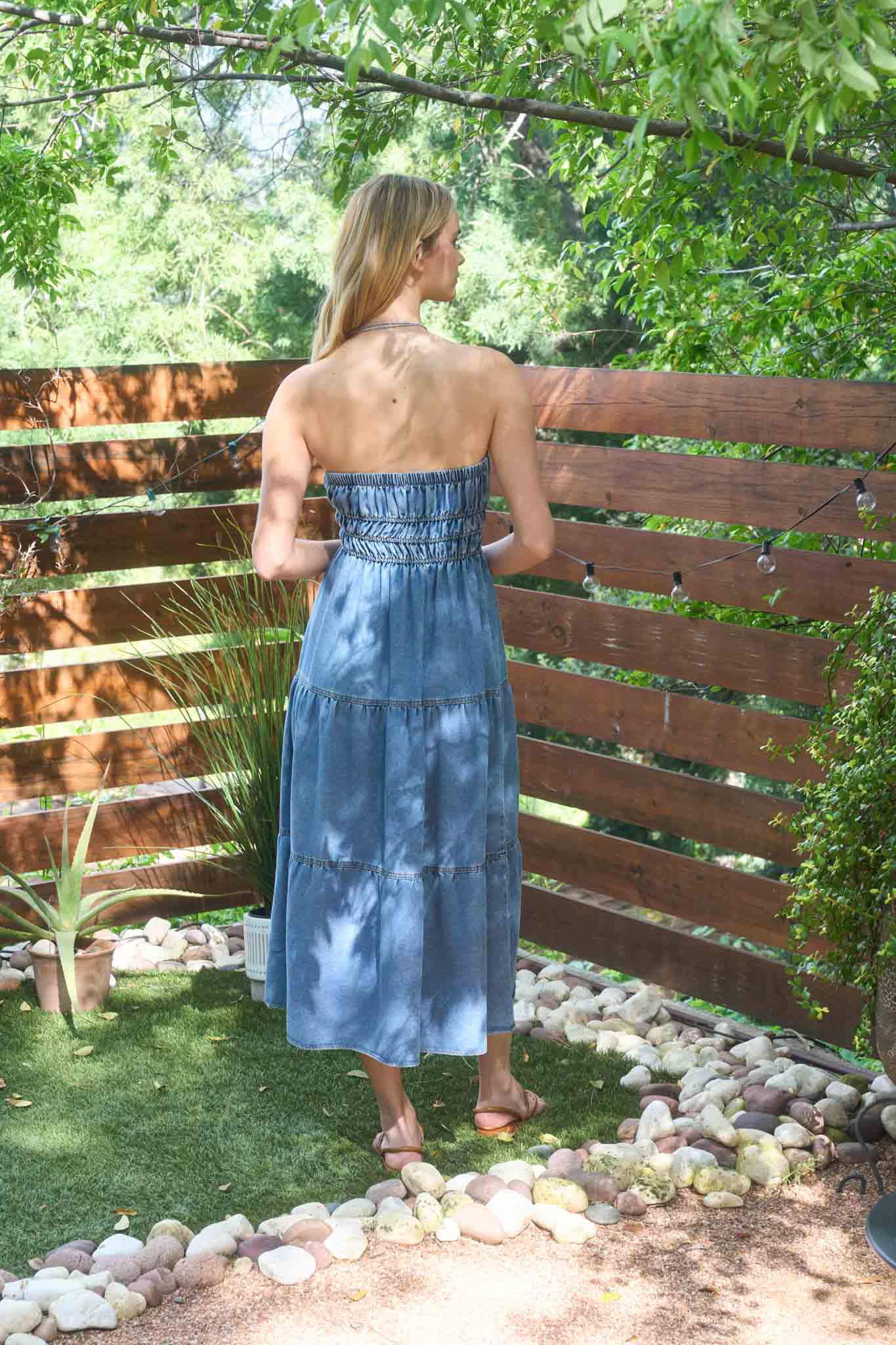 STRAPLESS SHIRRED TIERED DENIM MIDI DRESS