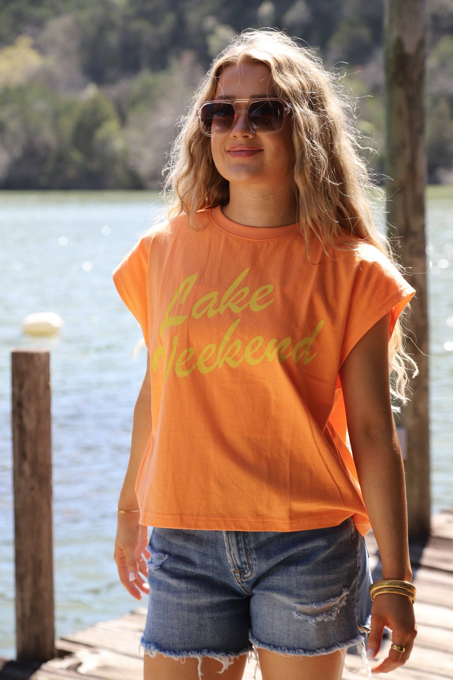 LAKE WEEKEND GRAPHIC TEE