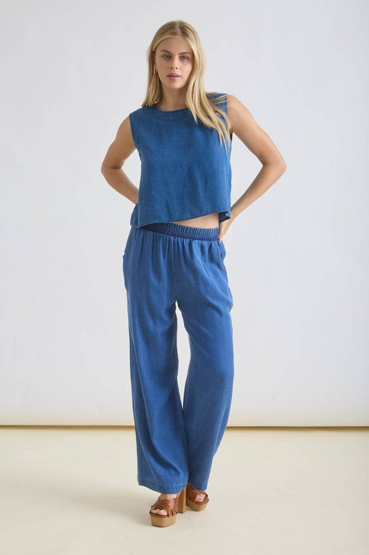 CHAMBRAY ELASTIC HIGH WAIST WIDE LEG PANTS: CHAMBRAY