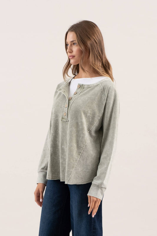 WASHED HENLEY RAGLAN LONG SLEEVE KNIT TOP