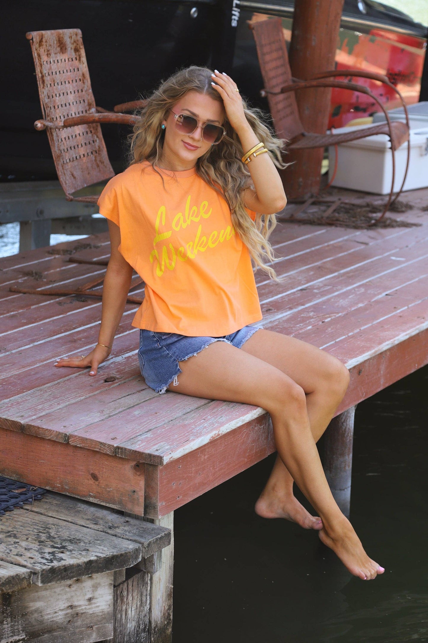 LAKE WEEKEND GRAPHIC TEE